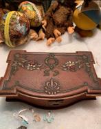 Vintage Snoepdoos candycontainer sieradendoos  Bloemenreliëf, Antiek en Kunst, Ophalen of Verzenden