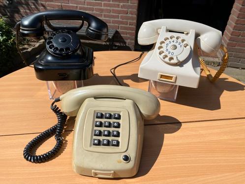 Set van 3 vintage telefoons oa PTT – unieke blikvangers, Telecommunicatie, Vaste telefoons | Niet Draadloos, Gebruikt, Bakeliet