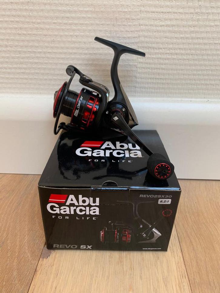 Nieuwe Abu Garcia Revo 2 SX 3000 & 4000 molens, 9 lagers, Watersport en Boten, Hengelsport | Roofvissen, Nieuw, Molen, Ophalen of Verzenden