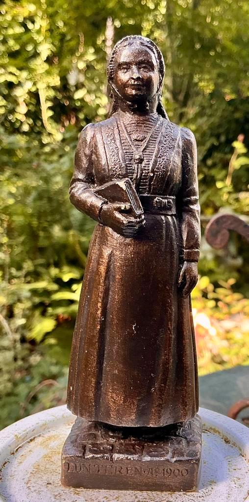 Lunters vrouwtje. (lunteren), Antiek en Kunst, Kunst | Beelden en Houtsnijwerken, Ophalen of Verzenden