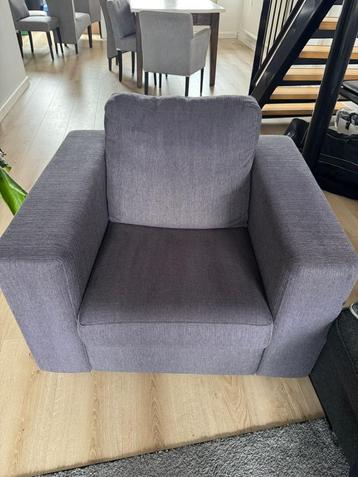 Comfortabele grijze fauteuil/stoel– gratis op te halen! beschikbaar voor biedingen