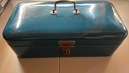 Mooie emaille broodtrommel Petrol met goud kleurig randje!, Antiek en Kunst, Antiek | Emaille, Ophalen of Verzenden
