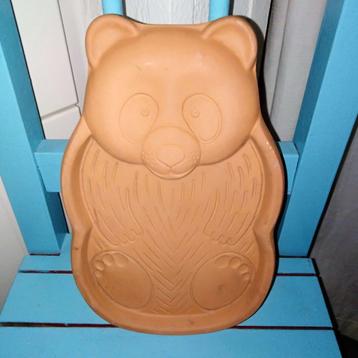 Terracotta schaaltje in de vorm van een beertje beschikbaar voor biedingen