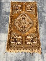 Oude Perz  Okergeel, Bruin , Beige. Gemerkt., Ophalen of Verzenden