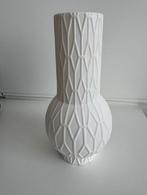 HK living vaasje wit.  22 cm hoog, Huis en Inrichting, Woonaccessoires | Vazen, Ophalen, Wit, Aardewerk of Porselein, Zo goed als nieuw
