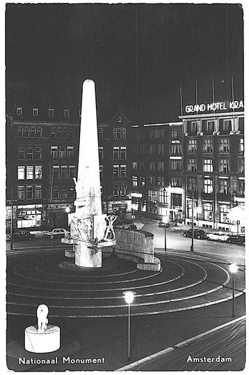 975445 Amsterdam Nationaal Monument dam 1957 Gelopen met  beschikbaar voor biedingen