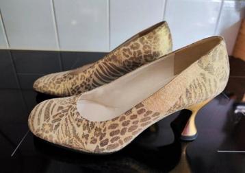Stuart Weitzman goudleren pump meg panterprint, mt 35 beschikbaar voor biedingen