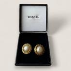 Vintage Chanel oorbellen, Overige materialen, Gebruikt, Ophalen of Verzenden, Knopjes of Stekers