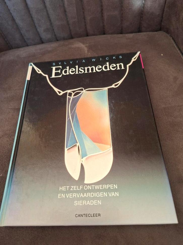 Edelsmeden - Het zelf ontwerpen van sieraden, Boeken, Hobby en Vrije tijd, Gelezen, Sieraden maken, Ophalen of Verzenden
