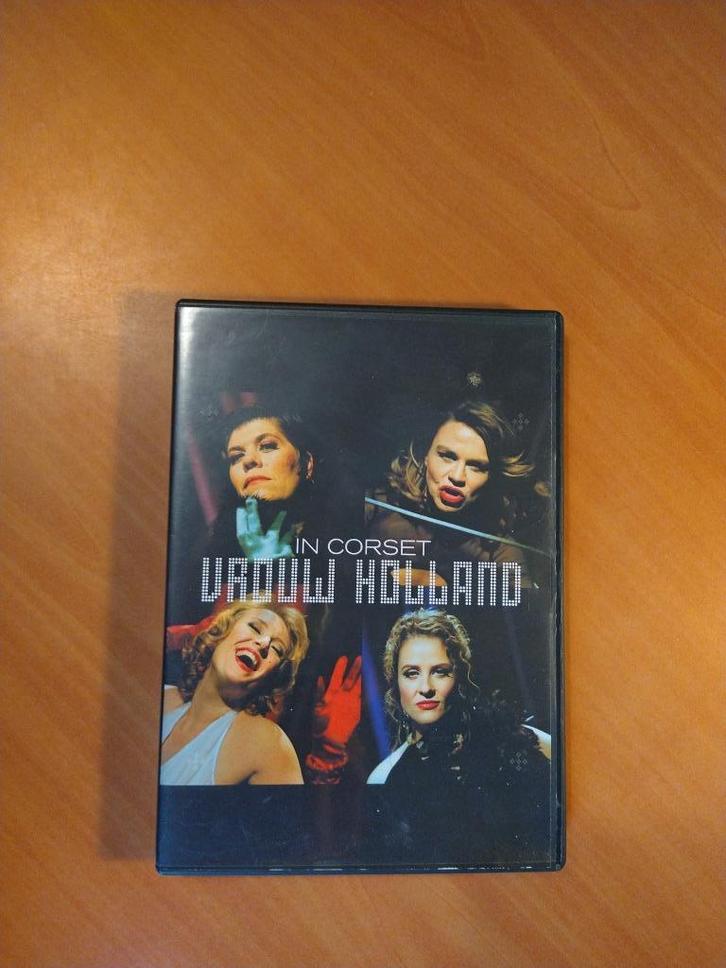DVD Vrouw Holland in corset, Cd's en Dvd's, Dvd's | Cabaret en Sketches, Zo goed als nieuw, Stand-up of Theatershow, Alle leeftijden