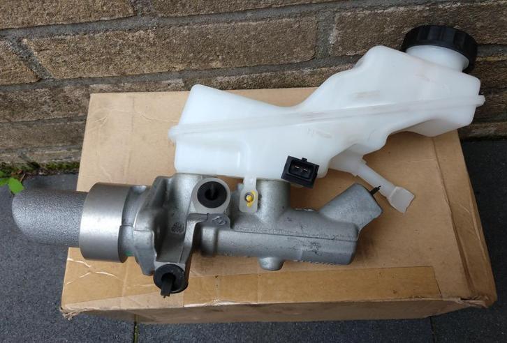 47201-05092 Hoofdremcylinder met reservoir Toyota nieuw, Auto-onderdelen, Remmen en Aandrijving, Toyota, Nieuw, Ophalen of Verzenden