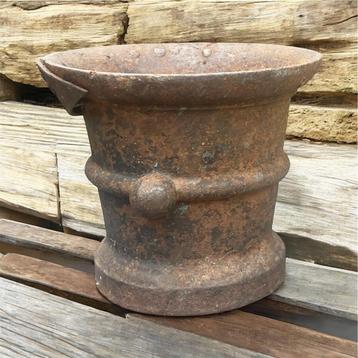 Vijzel gietijzer 15 cm met stamper 26 cm zwaar object beschikbaar voor biedingen