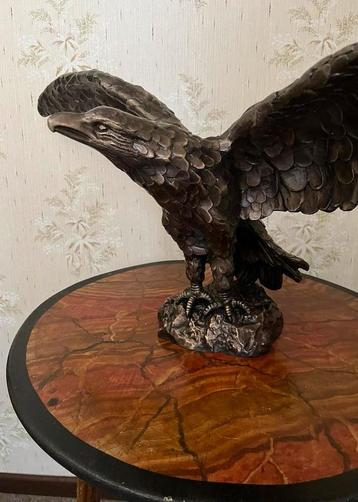Bronzen adelaar beschikbaar voor biedingen