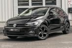 Volkswagen Polo 1.0 TSI DSG R-LINE LED ACC CAMERA CARPLAY, Auto's, Gebruikt, 95 pk, Zwart, Bedrijf