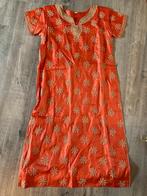 Vintage retro Indiase jurk sari kaftan geborduurd gouddraad, Maat 38/40 (M), Overige typen, Oranje, Ophalen of Verzenden