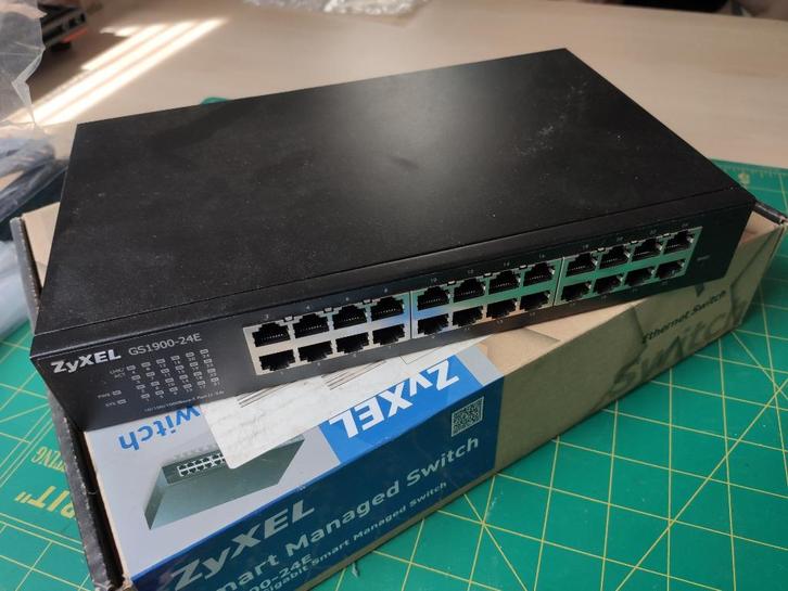 Zyxel GS1900-24E, Computers en Software, Netwerk switches, Zo goed als nieuw, Ophalen of Verzenden