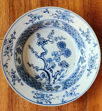 Chinees porselein blauw wit roombord Kangxi  beschikbaar voor biedingen