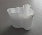 Iittala Aalto Vaas wit opaal 16cm - Puntgaaf!, Huis en Inrichting, Ophalen, Wit, Glas, Minder dan 50 cm