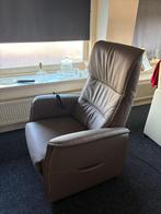 Sta op stoel elektrisch(Fauteuil Fiësta S-leer 7400 medium), Huis en Inrichting, Fauteuils, Ophalen, Zo goed als nieuw, Leer, 50 tot 75 cm
