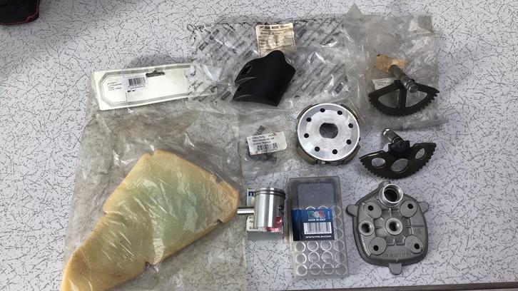 Nieuwe delen Scooter Minarelli en Piaggio Yamaha Aprillia, Fietsen en Brommers, Brommeronderdelen | Scooters, Nieuw, Piaggio, Overige typen