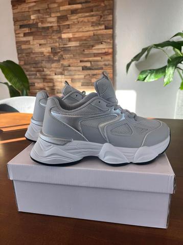 Stoere sneakers nieuw maat 39 (meerdere maten beschikbaar beschikbaar voor biedingen
