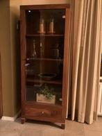 2 vitrinekasten notenhout, Ophalen, Glas, 50 tot 100 cm, Zo goed als nieuw