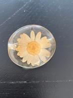 Vintage broche met echte bloem, Ophalen of Verzenden, Duitsland, 2 euro