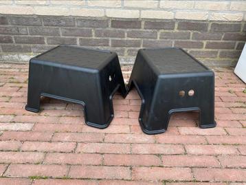 Twee zwarte Ikea opstapjes/krukjes beschikbaar voor biedingen