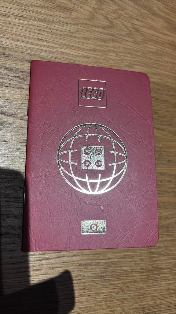 Nieuw lego boekje paspoort onbeschreven, Kinderen en Baby's, Speelgoed | Duplo en Lego, Ophalen of Verzenden, Zo goed als nieuw