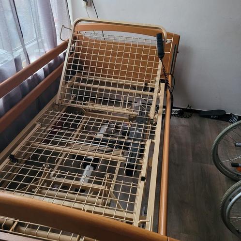 orgineel ziekenhuis bed met moter en veiligheid rekken, Antiek en Kunst, Antiek | Meubels | Bedden, Ophalen