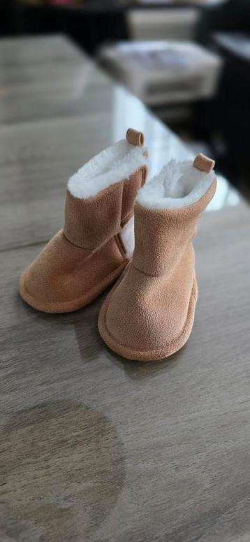 Schattige Baby Laarsjes beschikbaar voor biedingen