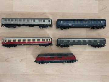 H0 Marklin locomotief en 4 wagons. beschikbaar voor biedingen