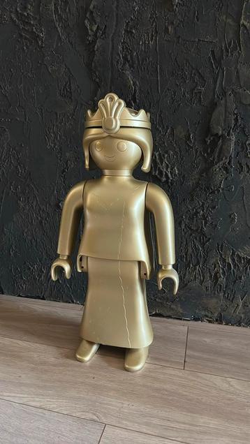 Groot gouden playmobile princes (62cm hoog) beschikbaar voor biedingen