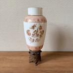 Antieke Opaline Glazen Vaas met Engel Decor, Puti, Glas, Ophalen of Verzenden