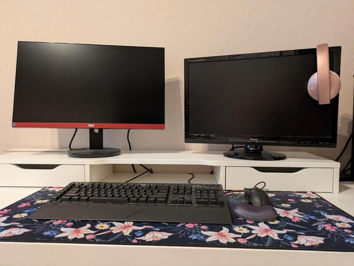 Te koop Ikea malm bureau met uitschuifblad en monitorstand, Huis en Inrichting, Bureaus, Ophalen