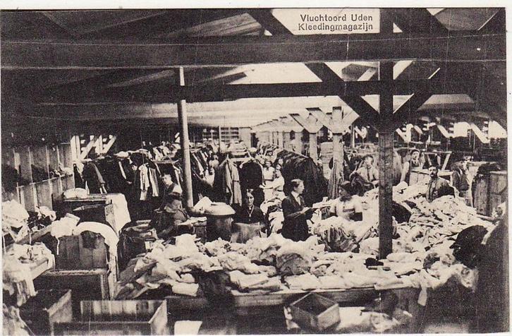 Uden - Vluchtoord -Kleedingmagazijn 1915. -veel volk-, Verzamelen, Ansichtkaarten | Nederland, Ongelopen, Noord-Brabant, Voor 1920