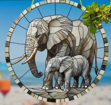 Raamhanger Olifanten beschikbaar voor biedingen