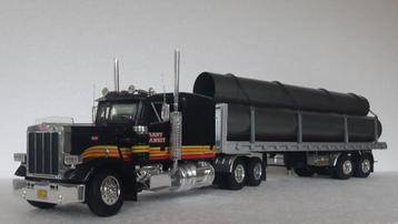 Peterbilt 359 met flat-bed trailer. Schaal 1:24 beschikbaar voor biedingen