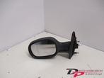 Buitenspiegel links van een Renault Megane