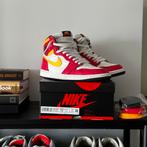 Jordan 1 Retro High OG Light Fusion Red - Maat 44, Kleding | Heren, Schoenen, Overige kleuren, Nike, Nieuw, Ophalen of Verzenden