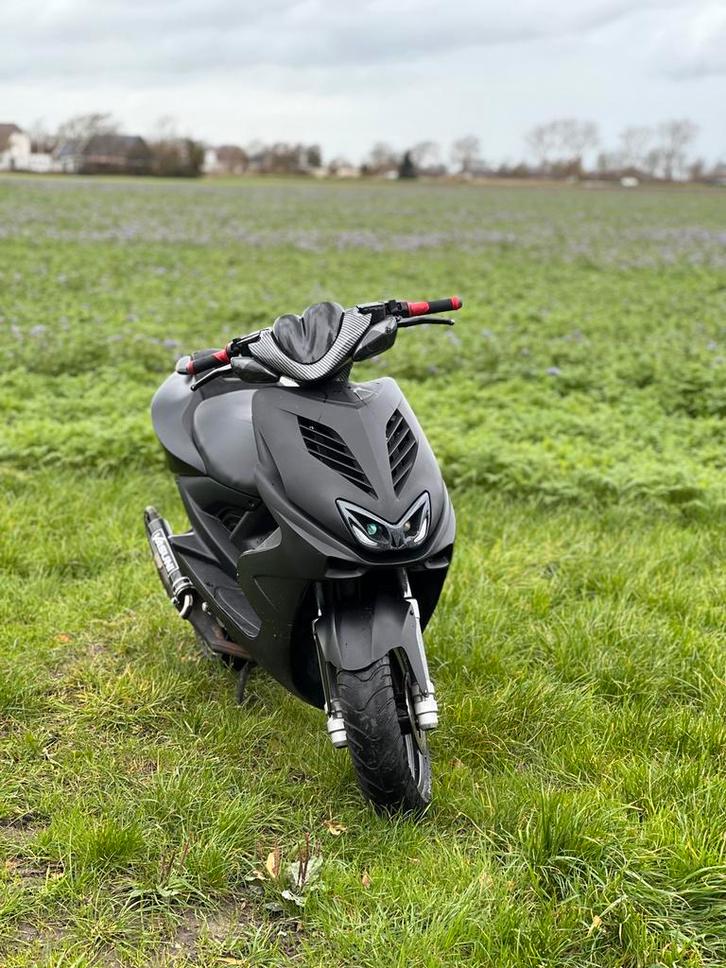 Yamaha aerox, Fietsen en Brommers, Scooters | Yamaha, Zo goed als nieuw, Aerox, Maximaal 45 km/u, Tweetakt, Ophalen