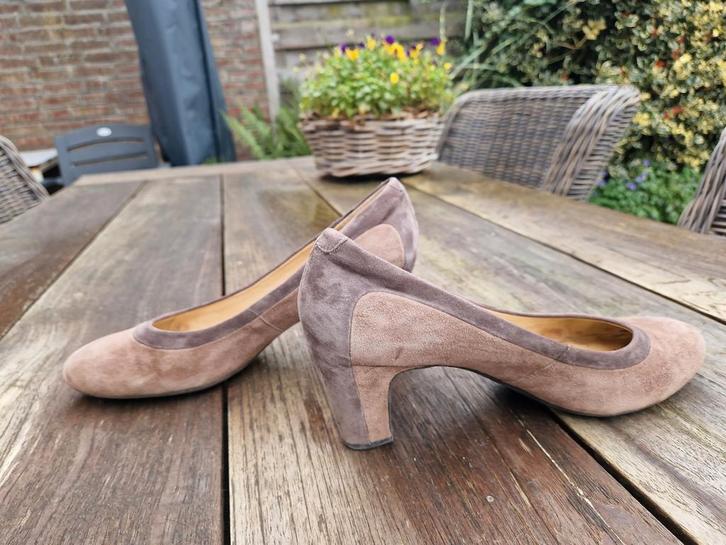 Pumps hakschoenen maat 39 bruin geox suéde leer, Kleding | Dames, Schoenen, Gedragen, Schoenen met lage hakken, Beige, Ophalen of Verzenden