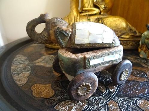 India antiek speelgoed, geheim vak. Olifantje met parelmoer, Antiek en Kunst, Kunst | Niet-Westerse kunst, Verzenden