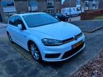 Volkswagen Golf 1.6 TDI r-line camera 81KW 5D 2016 Wit, Auto's, Volkswagen, Voorwielaandrijving, Zwart, 4 cilinders, Wit