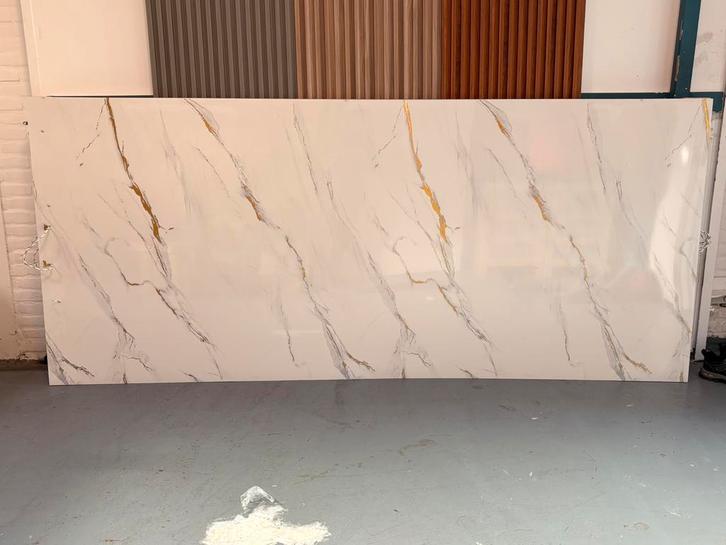 PVC Marmerlook Wandpaneel Calacatta Oro Glans – SMA, Doe-het-zelf en Verbouw, Platen en Panelen, Nieuw, Overige materialen, Minder dan 20 mm