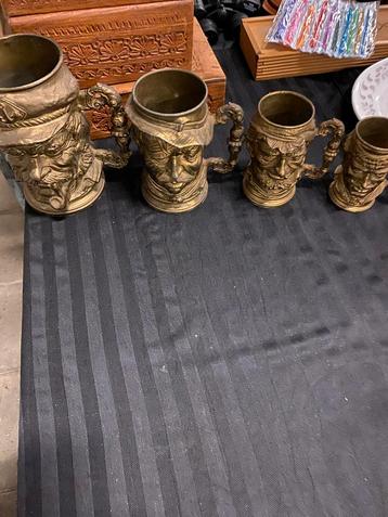 Antieke Brons Bierpul Set met Gezicht beschikbaar voor biedingen