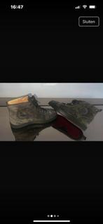 Bieden Christian Louboutin, Kleding | Heren, Schoenen, Ophalen of Verzenden, Zo goed als nieuw, Overige kleuren