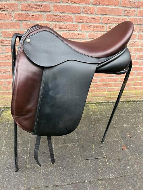 DSC dressuurzadel 18,5 inch bruin wit, Dieren en Toebehoren, Paarden en Pony's | Zadels, Zo goed als nieuw, Dressuur, Ophalen of Verzenden