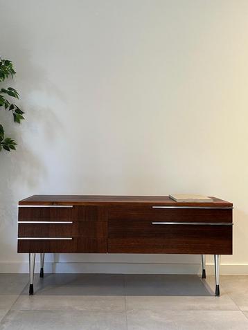 Scandinavian Lowboard beschikbaar voor biedingen