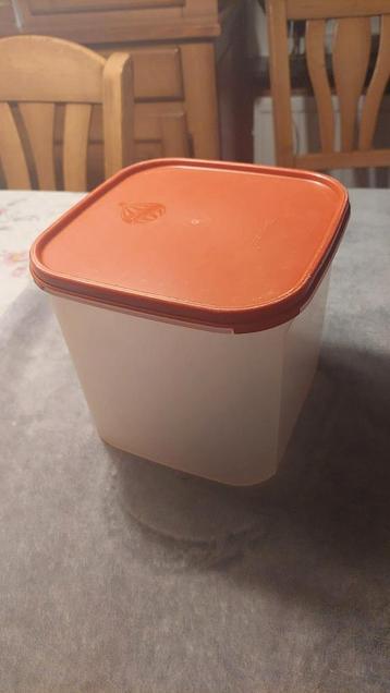 Tupperware Voorraaddoos met Deksel - Gebruikt beschikbaar voor biedingen
